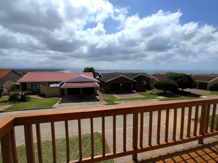 3 Bedroom Property for Sale in Wavecrest Eastern Cape